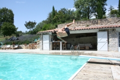 badia pool child jumping